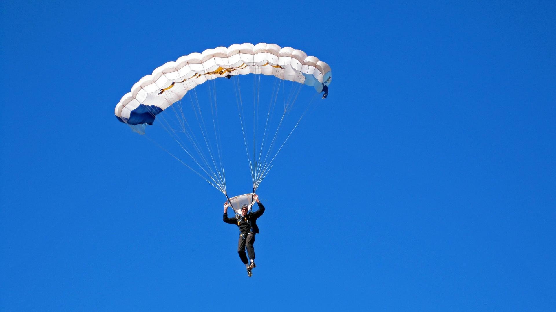 《虚拟货币在电竞中的应用：机遇与潜在风险》
